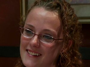 AMATÖRTJEJ - HENNES FÖRSTA NÅGONSIN PORR!, Michelle är En Lokal Collegeflicka Som Måste Betala Sina Studielån. Hon Gillar Att Knulla Och Hatar Att Servera Kaffe Så Hon Sökte Till FuckingMachines. Hon Har ALDRIG Varit I Porr. Hon är Så Ny Att Hon Inte Ens 