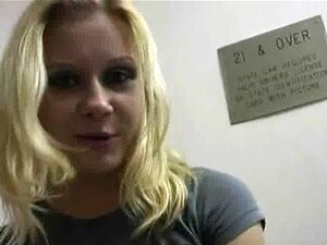 Рогоња муж пуши снежну грудву на Gloryhole 8