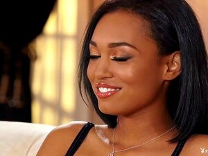 Noelle Monique I Luscious I Underkläder - PlayboyPlus. Månadens Cybergirl Noelle Monique Blir Lite Romantisk I Denna Video Från Producenten Holly Randall. I En Spetsrosa Negligé Och Lårhöga Lår Känner Noelle Verkligen, Verkligen Sig Själv - Med God Anledn