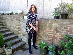 Alison De Botas Na Coxa - Punhetando No Jardim Mais Uma Vez