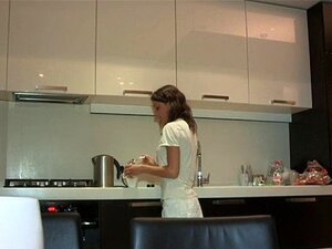 Bekijk Deze Video's Waar Een Mooie Brunette Je Berijdt