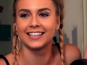 SEXUELLT UPPHETSAD VANDRARHEM - Blonda Sötnosen Alecia Fox Tar Sig An Sitt Livs Enorma Svarta Stake