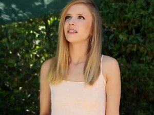 Слаткица напуњена спермом напољу, плава слаткица пуши курац пре него што се кремпај јебе напољу