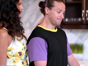 Behaarte Vollbusige MILF In Missionar Auf Küchentisch Gebohrt