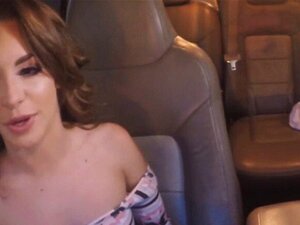 Кими Грејнџер ради нешто на путу