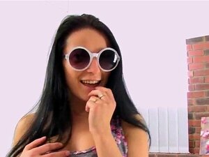 Förförisk Tjeckisk Bombnedslag Lexi Dona Fingerknullar Och Eller