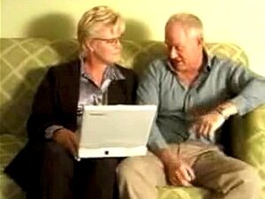 Debela BBW Baka Zrela Dobiva Jebanje Na Kauču