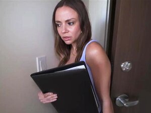 Џонијеви очуси су му послали тутора да му помогне да учи математику, Хавана Блу је спремна да му помогне да положи математички тест, али прво ће му дозволити да је закуца како би могао да ослободи сву своју напетост и коначно се фокусира на студије овим м