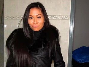 Hete Thaise Schoonheid Hard Geneukt In Een Geile Tankstation Toiletneukpartij