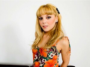 Blond Nowicjuszka, Uwielbiamy Korumpować Nowe Gorące Blondynki! Uwielbiamy, Gdy Przychodzą Do Naszego Biura W Poszukiwaniu Pracy Modelki I Dowiadują Się, że Chcemy Zobaczyć, Jak Nago Są Pieprzone Przez Mężczyznę, Którego Nigdy W życiu Nie Widziała. Uwielb