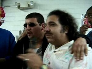 Plongez Dans L'expérience Ultime D'un Gangbang ébène Avec Une Tentatrice Noire Séduisante. Laissez-vous Emporter Par Le Désir Alors Qu'elle Met En Valeur Ses Formes Généreuses. Satisfaction Garantie!