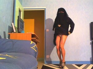 Muslimanska Prekrivena Velika Guzica S Velikim Sisama