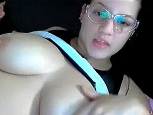 Selbstgemachter Big-Tit-Porno, In Dem Ich Meine Kurven Aufdecke. Mein Geiler Freund Genießt Es, Mir Zuzusehen, Wie Ich Unartig Bin, Also Schickte Ich Ihm Dieses Big-Ass-Amateur-Video, In Dem Ich Meinen Heißen Körper Zeige