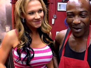 Леп међурасни секс снимак