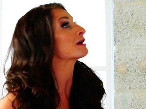 Silvia Saige Ultimat Trekantskul. Se När Den Bästa Förförelsen Av En Mogen Kvinna Fångas På Kamera Wow