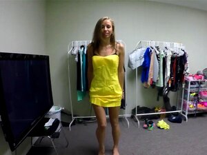 Okulary Do Pieprzenia - Drobna Fanka Mody Dostaje Porządne Jebanie