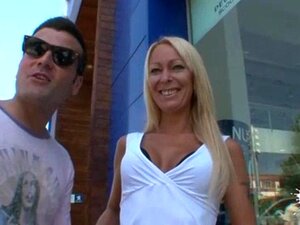 Тамара Дикс у јавном Милф кастингу - Лече69, Вруће свеже слаткице желе да зараде додатни долар, али нису вољне да се потруде. Тама, међутим, плава латино мама је више него вољна да издржава свој дом