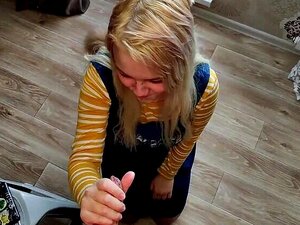 Ontdek De Schandalige Geheimen Van Een Stiefzus Die Alles Zal Doen Om Haar Verborgen Verlangens Te Bevredigen. Kijk Hoe Ze Haar Verboden Fantasieën Onthult In Deze Verleidelijke En Provocerende Video.