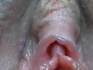 Tauche Ein In Die Fesselnde Welt Einer Erfahrenen Verführerin In Nahaufnahme. Lass Dich Von Der Leidenschaft Einer Reife Göttin Verzaubern Und Enthülle Die Geheimen Lustzentren Jenseits Der Jugend.