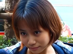 Dissolute Oosters Arisa Himeno Is Zeer Alleen Voor Vreugde. Chesty Aziatisch Hotty Enjoys Publiek Showcasing Haar Figuur