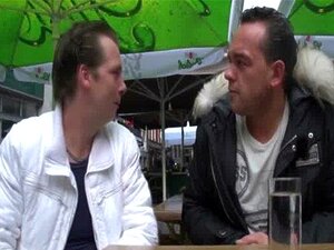 Bystig Holländsk Hora Nöjd Med Sin Klient