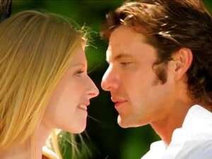 Nauw bodied babe Avril Hall diep geneukt en jizzed. Strak bodied Blondine babe Avril Hall en haar man beginnen buiten te zoenen en gaan dan verder met wat binnen begon. Ze beginnen orale genoegens te verhandelen en gaan dan naar de zaak. Haar sappige poes