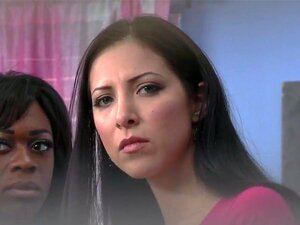 CFNM: Spionerar På Sorority, Vi Har Alla Hört Historier Om De Sexiga Grejerna Som Går Ner Bakom Stängda Dörrar På Sorority-hus. Snubben Smög In I ZZ House För Att Plundra Deras Troslådor Och Se Om De College-hotties är Lika Slampiga Som Han Alltid Hört. F