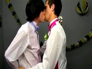 Gay Twinks Kun Emo Söpöläinen Ratsastaa Hänen Prom Päivämäärä, Conner Antaa