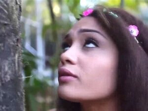 Doświadcz Maksymalnej Przyjemności Na świeżym Powietrzu Z Gorącą Brunetką. Oglądaj, Jak Oddaje Się Niewiarygodnemu Seksowi Oralnemu I Intensywnej Akcji Hardcore. Bądź Gotowy Na Zachwyt!