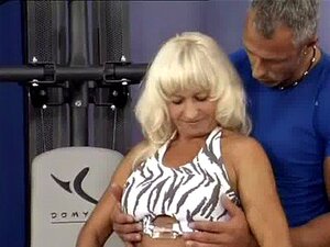 Seksikäs Lihaksikas äiti Tarvitsee Kovaa Vittu