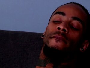 Wytatuowani Czarni Sportowcy Solo Masturbacja