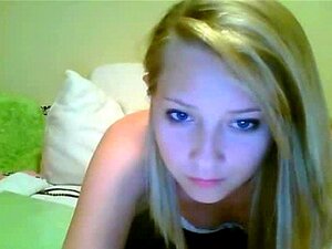 Врућа риба са лепом пичком на камери мастурбира