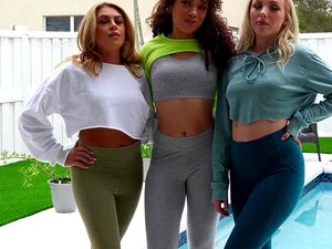 Szczęściarz Peter Green Dostał Trzy śliczne Cipki Willow Ryder, Vivianne DeSilva I Dixie Lynn, Bzykając Się Jednocześnie. Dziewczyny ślinią Jego Kutasa, Zanim Zaczął Walić Ich Ciasne Cipki Na Wiele Sposobów. Słyszysz, Jak Jęczą Z Rozkoszy, Gdy Są Pogrążon