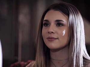 Het Barnvakt Med Fantastiska Stora Bröst Gabbie Carter Knullad Av Ett Perverst Par Lauren Phillips Och Hennes Man Hon Njöt Av Heta Kyssar Och Förspel Efter Hardcore Munknullande Njöt Sötnosen Av Hardcore Trekantsex