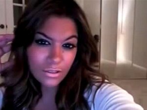 Latina-MILF Mit Großen Titten Live Auf Der Webcam