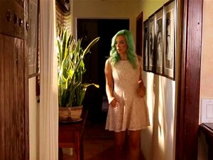 Lana Rhoades Scissor Twerkuje Na Pudełku Swojej Teściowej