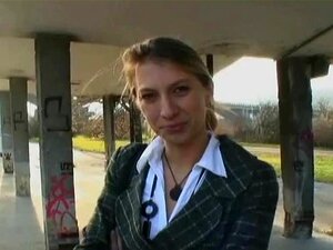 Nackte Mädchen öffnen Die Beine, Um Schwanz Zu Bekommen