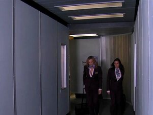 Kont Geneukte Stewardess Sluit Zich Aan Bij De Mijl Hoge Club, Kontgeneukte Stewardess Voegt Zich Bij De Mileh Igh Club Met Vierrichtingsactie
