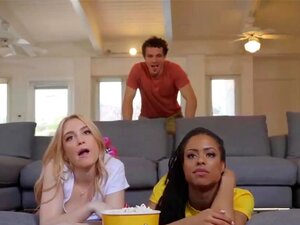 Reality Kings - Crni I Bijeli Bbfs Dijele Kurac Na Filmskoj Večeri