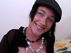 Doživite čar Prelepe Francuske Lepotice Na Njenom Prvom Analnom Kastingu. Pridružite Joj Se U Slatkoj Trojci Koja će Vas Ostaviti željnima Više. Otkrijte Uzbudljivi Svet Novih Mogućnosti.