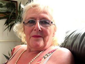 _ 'o-vaša Požudna Gazdarica Gospođe Claire Omogućuje Vam Plaćanje Stanarine Spermom (Pov)