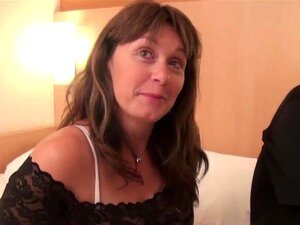 Η εκρηκτική, ώριμη καστανή Sylvie θαυμάζει την έντονη ευχαρίστηση του να παίρνει από μια ομάδα μελαχρινών και λευκών καλαμάρια. ικανοποιήσετε τις επιθυμίες σας τώρα!