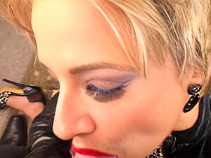 ORAL W POŃCZOCHACH I WYSOKICH OBCASACH