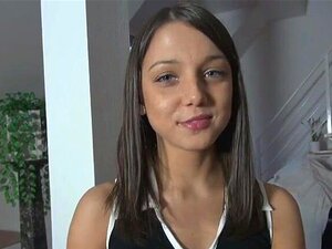 Schattige Schoolmeisje, Foxy Di, Houdt Ervan Om Minstens één Keer Per Dag Op Een Keiharde Lul Te Rijden