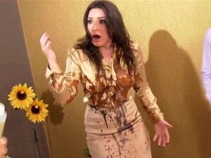 Vadia Europeia Elegante Leva No Rabo De Um Cara. Vadia Europeia Elegante Leva Uma Pica No Cu De Um Cara Em Um Ménage à Quatre Do Leste Europeu