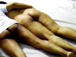 Када једноставна индијска дама постане врућа жена од његове жене