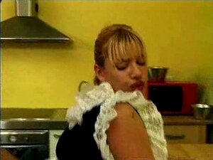 Empregada Madura Sendo Enrabada