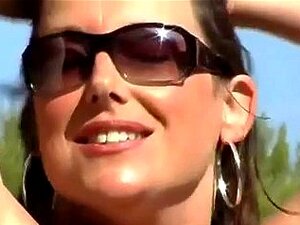 Bbw Z Owłosioną Cipką Pod Słońcem