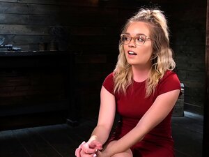 Polubrat Blondine Tormented In Apparaat Bondage Door Meester In Handschoenen