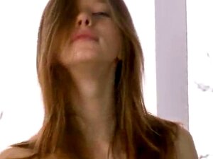 Ultra Skinny Kutje Opening Op De Bank. Ultra Skinny Kutje Opening Op De Bank